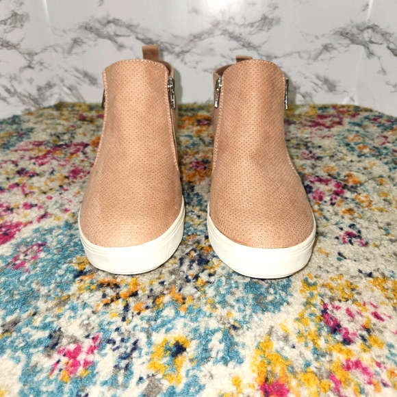 Time & Tru Blush Pink Faux Suede Wedge Zip Memory Foam Sneakers Size 8.5 - Picture 3 of 10